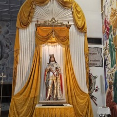 “Un cielo di centrini”: a San Ferdinando un tappeto sospeso tra i palazzi del centro storico