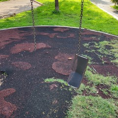 A San Ferdinando giochi per bambini danneggiati o distrutti