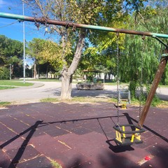 A San Ferdinando giochi per bambini danneggiati o distrutti