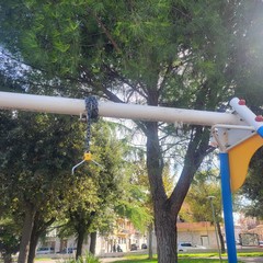 A San Ferdinando giochi per bambini danneggiati o distrutti