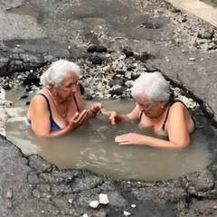 Strade colabrodo a San Ferdinando: l'ira dei residenti per le voragini