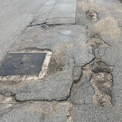 Strade colabrodo a San Ferdinando: l'ira dei residenti per le voragini