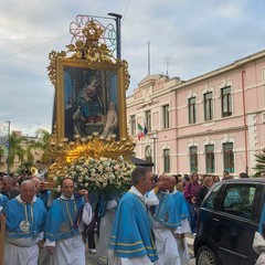 La Festa della Madonna del Rosario si rinnova tra Messa solenne e processione tra le vie cittadine