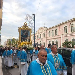 La Festa della Madonna del Rosario si rinnova tra Messa solenne e processione tra le vie cittadine