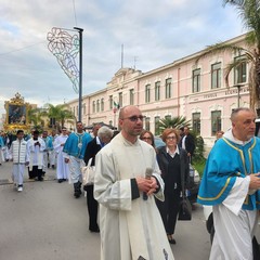 La Festa della Madonna del Rosario si rinnova tra Messa solenne e processione tra le vie cittadine