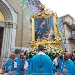 La Festa della Madonna del Rosario si rinnova tra Messa solenne e processione tra le vie cittadine