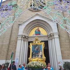 La Festa della Madonna del Rosario si rinnova tra Messa solenne e processione tra le vie cittadine