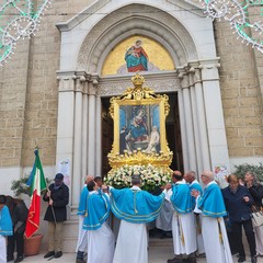 La Festa della Madonna del Rosario si rinnova tra Messa solenne e processione tra le vie cittadine