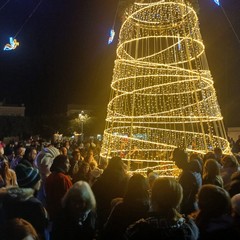 A San Ferdinando la cerimonia di accensione dell’albero e delle luminarie natalizie