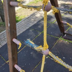 A San Ferdinando giochi per bambini danneggiati o distrutti