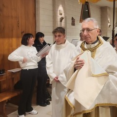 L’arcivescovo Mons. D’Ascenzo celebra il rito della lavanda dei piedi al Sacro Cuore di Gesù