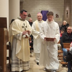 L’arcivescovo Mons. D’Ascenzo celebra il rito della lavanda dei piedi al Sacro Cuore di Gesù