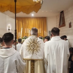 L’arcivescovo Mons. D’Ascenzo celebra il rito della lavanda dei piedi al Sacro Cuore di Gesù