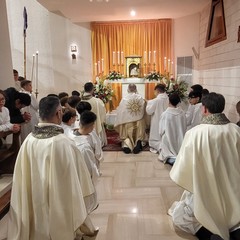 L’arcivescovo Mons. D’Ascenzo celebra il rito della lavanda dei piedi al Sacro Cuore di Gesù
