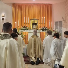 L’arcivescovo Mons. D’Ascenzo celebra il rito della lavanda dei piedi al Sacro Cuore di Gesù