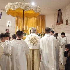 L’arcivescovo Mons. D’Ascenzo celebra il rito della lavanda dei piedi al Sacro Cuore di Gesù