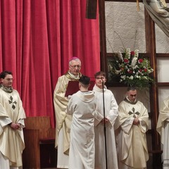 L’arcivescovo Mons. D’Ascenzo celebra il rito della lavanda dei piedi al Sacro Cuore di Gesù
