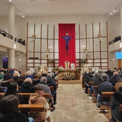 L’arcivescovo Mons. D’Ascenzo celebra il rito della lavanda dei piedi al Sacro Cuore di Gesù