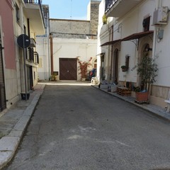 Riprese le attività di taglio delle erbe infestanti presenti sui marciapiedi e piazze di San Ferdinando