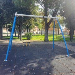 A San Ferdinando giochi per bambini danneggiati o distrutti