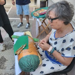 A San Ferdinando continua la conoscenza dell'arte del tombolo