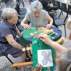 A San Ferdinando continua la conoscenza dell'arte del tombolo