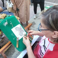 A San Ferdinando continua la conoscenza dell'arte del tombolo