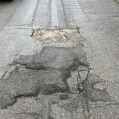 Strade colabrodo a San Ferdinando: l'ira dei residenti per le voragini