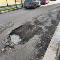Strade colabrodo a San Ferdinando: l'ira dei residenti per le voragini