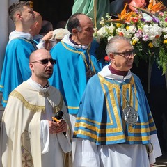 A San Ferdinando di Puglia la processione di Gesù Risorto invade le strade con canti di gioia