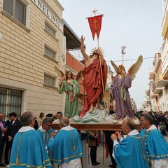 La processione di Gesù Risorto accompagna la Santa Pasqua a San Ferdinando di Puglia