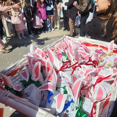 A San Ferdinando di Puglia la processione di Gesù Risorto invade le strade con canti di gioia