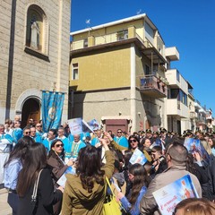A San Ferdinando di Puglia la processione di Gesù Risorto invade le strade con canti di gioia