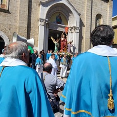 A San Ferdinando di Puglia la processione di Gesù Risorto invade le strade con canti di gioia