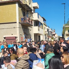 A San Ferdinando di Puglia la processione di Gesù Risorto invade le strade con canti di gioia