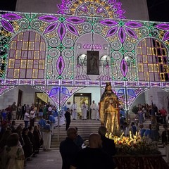 Termina la festa patronale tra processione e fuochi pirotecnici