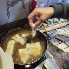 A San Ferdinando non mancano le frittelle nel giorno della Vigilia di Natale