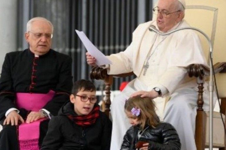 Nuovo incontro tra il piccolo Paolo di San Ferdinando di Puglia e papa Francesco