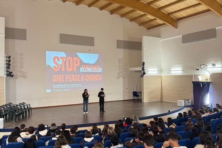 Studenti riuniti in assemblea per Gaza