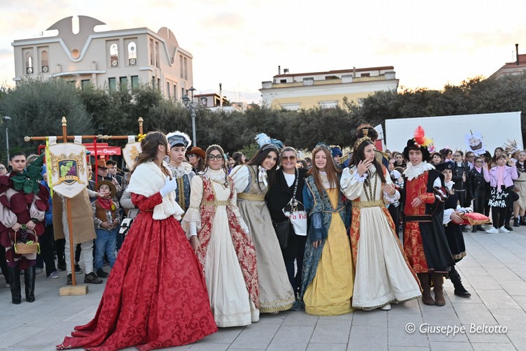 Parata finale del Carnevale Ofantino alla Sanferdinandese