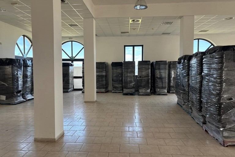 Arrivano i nuovi mastelli: 5 per ogni tipo di rifiuto. <span>Foto Pagina Fb Amministrazione Comunale San Ferdinando</span>