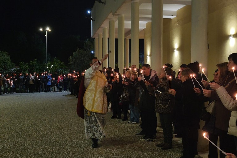 Una benedizione speciale per bambini e donne in attesa nel giorno della Candelora. <span>Foto Anna Verzicco</span>