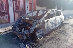 Auto in fiamme, interviene Adesso San Ferdinando