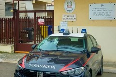Inseguimento da film tra Margherita e San Ferdinando: Peugeot 208 forza il posto di blocco dei Carabinieri e fugge