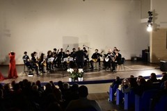 Da Rossini ai Beatles: l’orchestra di chitarre “De Falla” conquista il pubblico di San Ferdinando