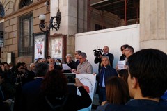 I 5 Stelle insultano la stampa, anche a Bari manifestano i giornalisti: «Giù le mani dall'informazione»
