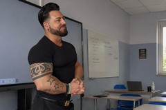Un professore fuori dagli schemi: il sanferdinandese Roberto Di Muro conquista il mondo scolastico con la sua empatia