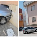 A San Ferdinando un'auto si schianta contro la facciata di un'abitazione