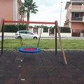 Nuova giostra nel parco giochi inclusivo a San Ferdinando di Puglia