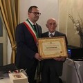 Il sindaco Puttilli consegna la Civica Benemerenza al dottor Piccinni